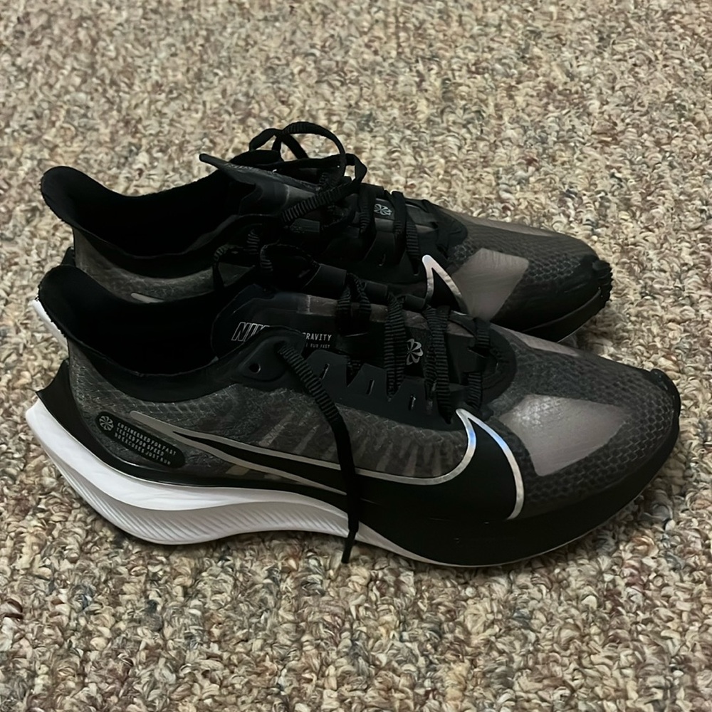 Nike zoom gravity women’s size 8